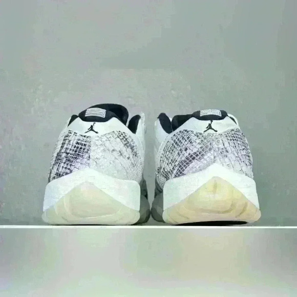Men’s Jordan 11 Retro Low snakeskin Basketball shoe ❤️ - Picture 4 of 4
